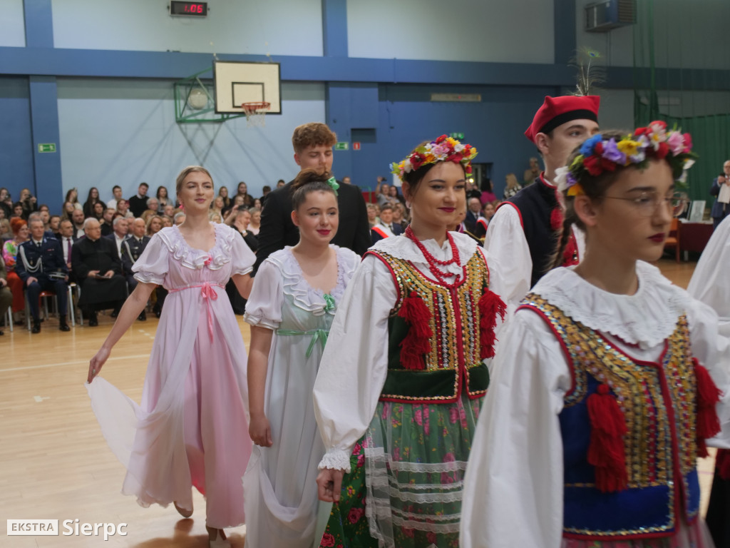 Nadanie sztandaru ZSS w Zawidzu Kościelnym