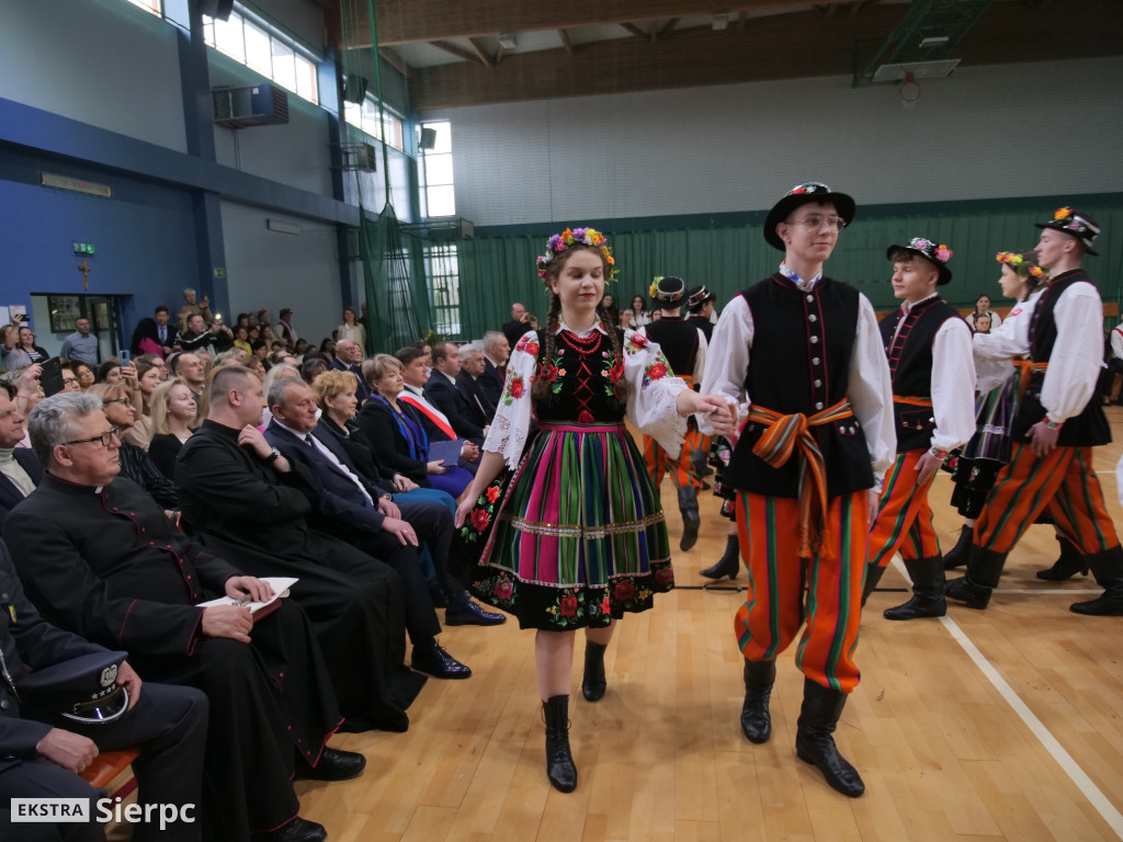 Nadanie sztandaru ZSS w Zawidzu Kościelnym