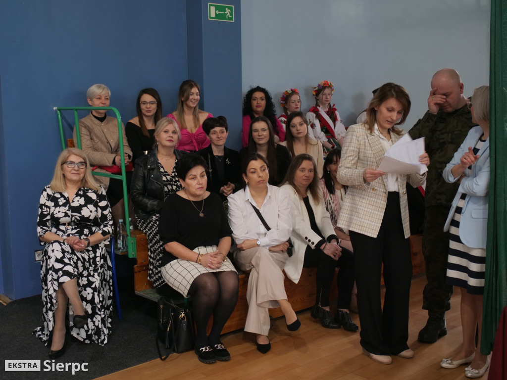 Nadanie sztandaru ZSS w Zawidzu Kościelnym