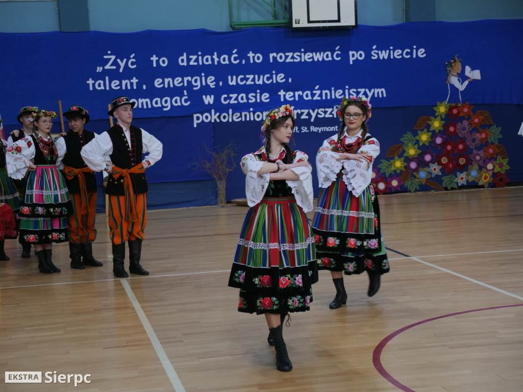 Nadanie sztandaru ZSS w Zawidzu Kościelnym