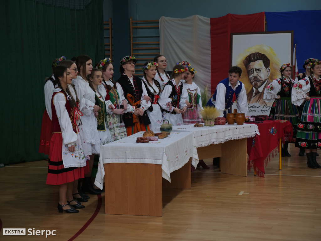 Nadanie sztandaru ZSS w Zawidzu Kościelnym