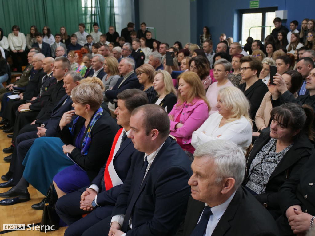 Nadanie sztandaru ZSS w Zawidzu Kościelnym