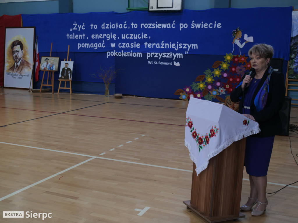 Nadanie sztandaru ZSS w Zawidzu Kościelnym
