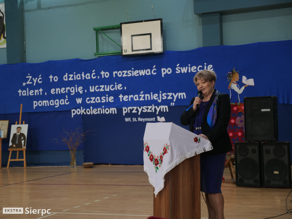 Nadanie sztandaru ZSS w Zawidzu Kościelnym