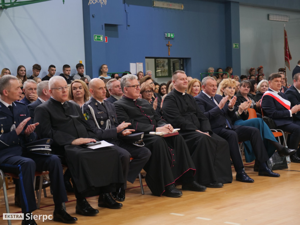 Nadanie sztandaru ZSS w Zawidzu Kościelnym