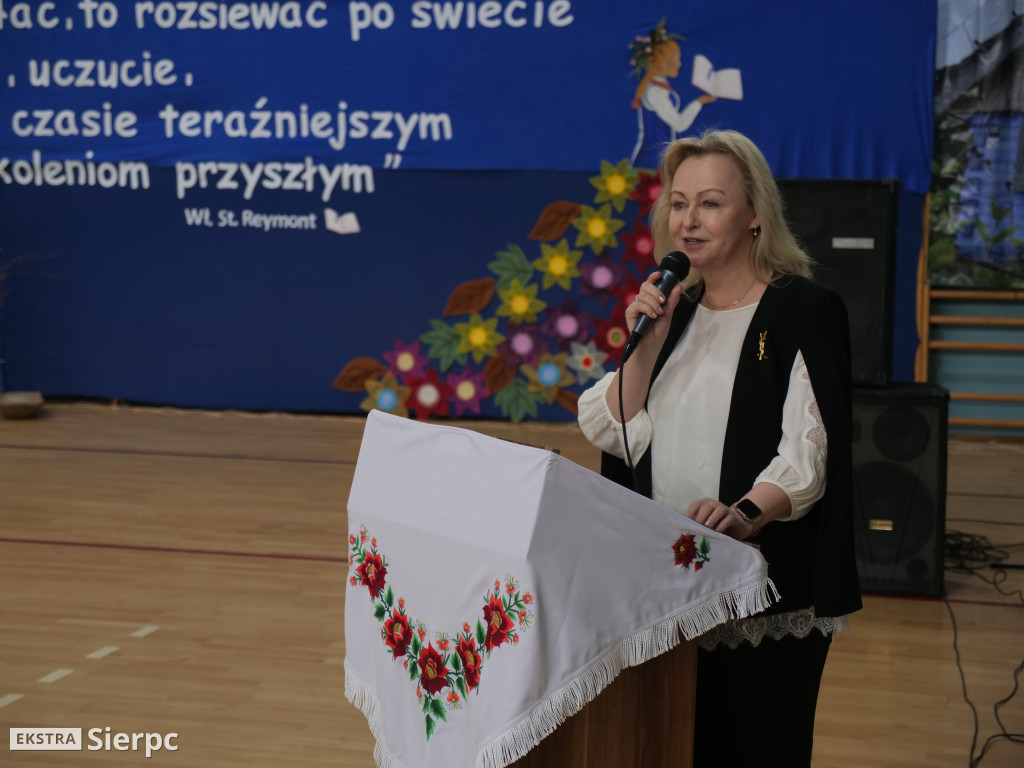 Nadanie sztandaru ZSS w Zawidzu Kościelnym