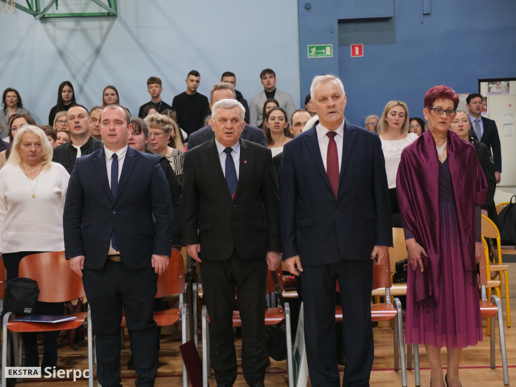 Nadanie sztandaru ZSS w Zawidzu Kościelnym