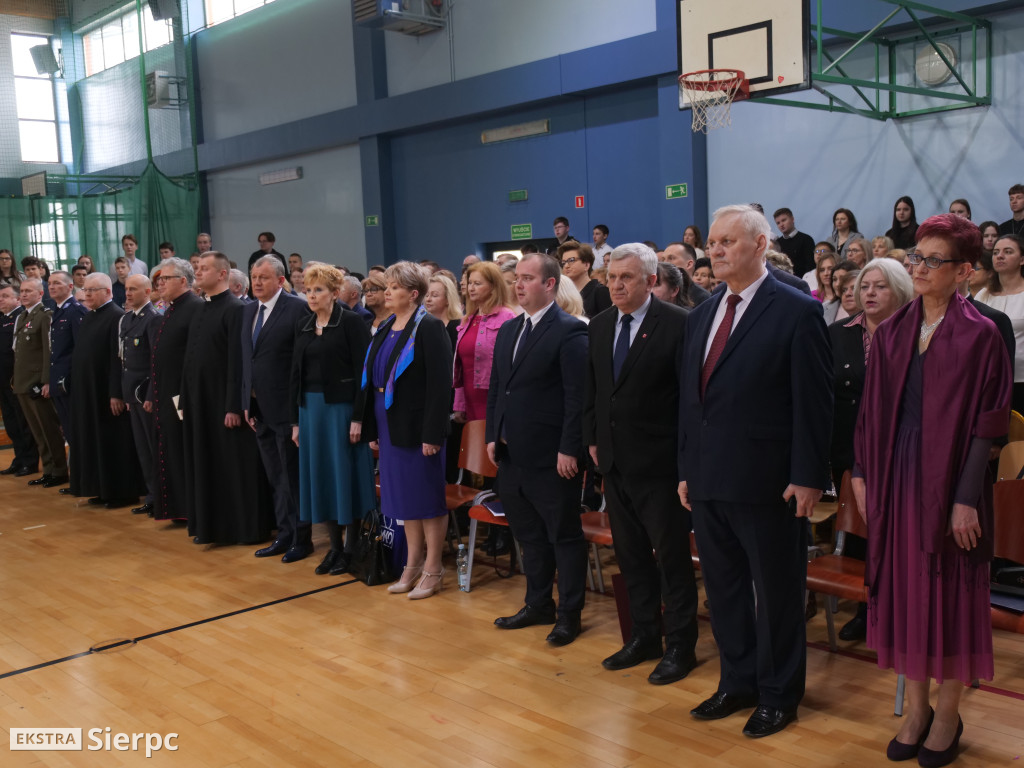 Nadanie sztandaru ZSS w Zawidzu Kościelnym