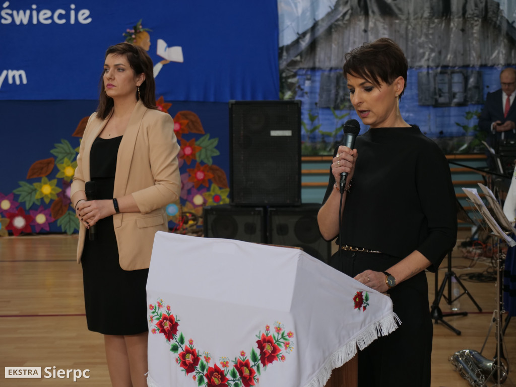 Nadanie sztandaru ZSS w Zawidzu Kościelnym
