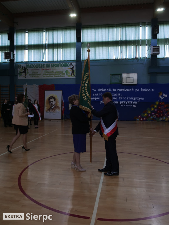 Nadanie sztandaru ZSS w Zawidzu Kościelnym