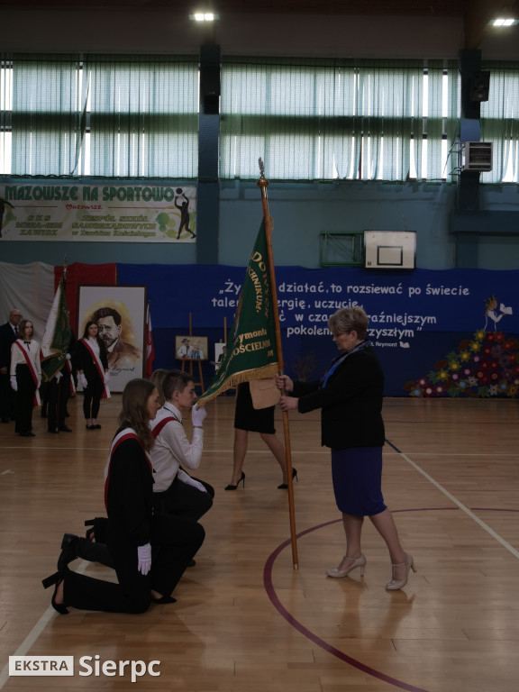 Nadanie sztandaru ZSS w Zawidzu Kościelnym