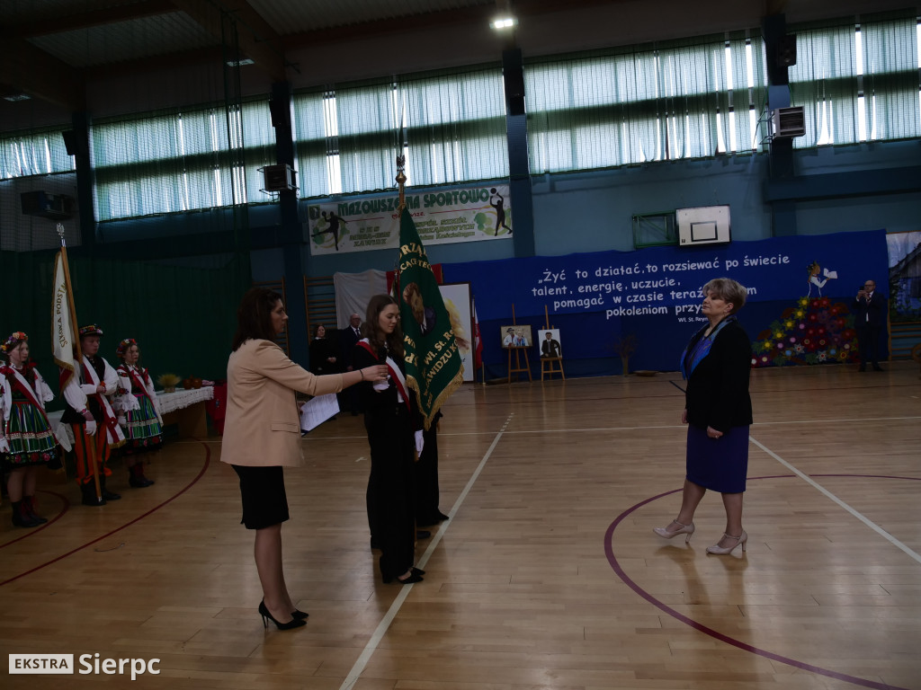 Nadanie sztandaru ZSS w Zawidzu Kościelnym