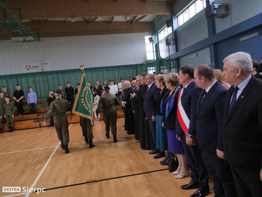 Nadanie sztandaru ZSS w Zawidzu Kościelnym