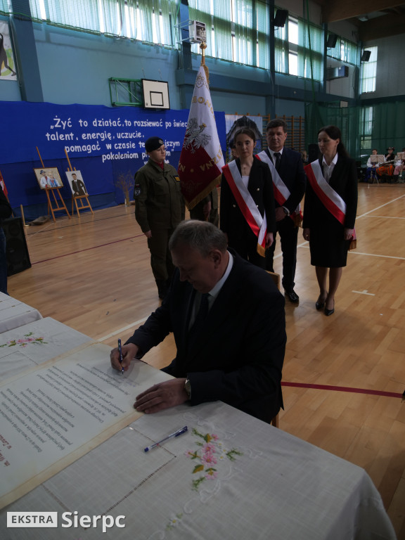 Nadanie sztandaru ZSS w Zawidzu Kościelnym