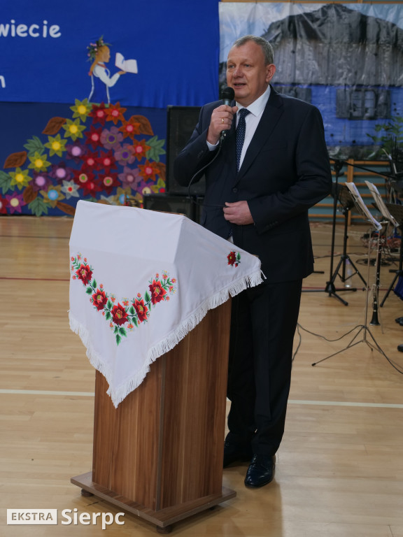 Nadanie sztandaru ZSS w Zawidzu Kościelnym