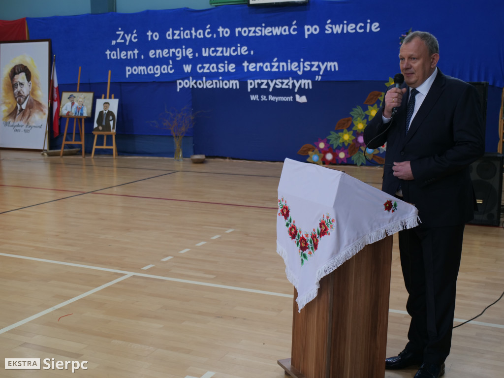 Nadanie sztandaru ZSS w Zawidzu Kościelnym