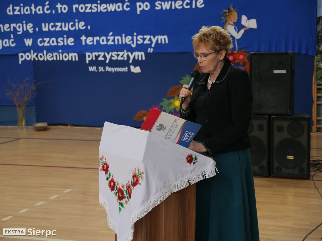 Nadanie sztandaru ZSS w Zawidzu Kościelnym