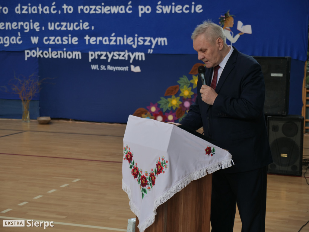 Nadanie sztandaru ZSS w Zawidzu Kościelnym