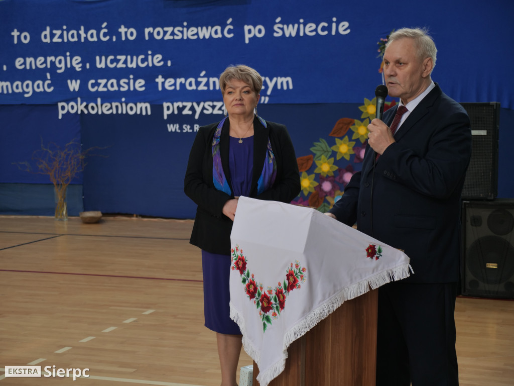 Nadanie sztandaru ZSS w Zawidzu Kościelnym