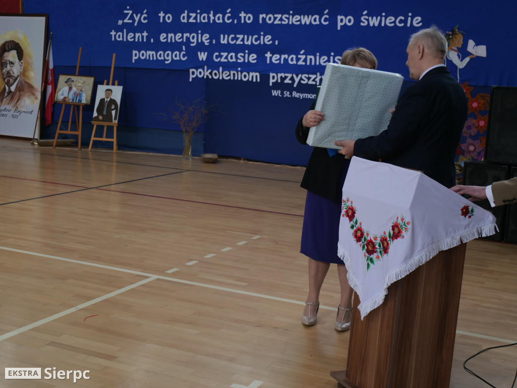 Nadanie sztandaru ZSS w Zawidzu Kościelnym