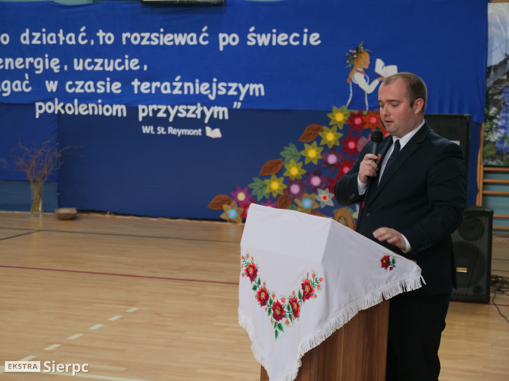Nadanie sztandaru ZSS w Zawidzu Kościelnym