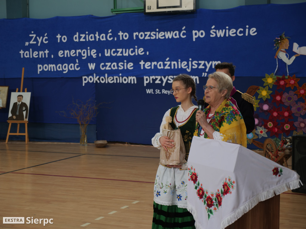 Nadanie sztandaru ZSS w Zawidzu Kościelnym