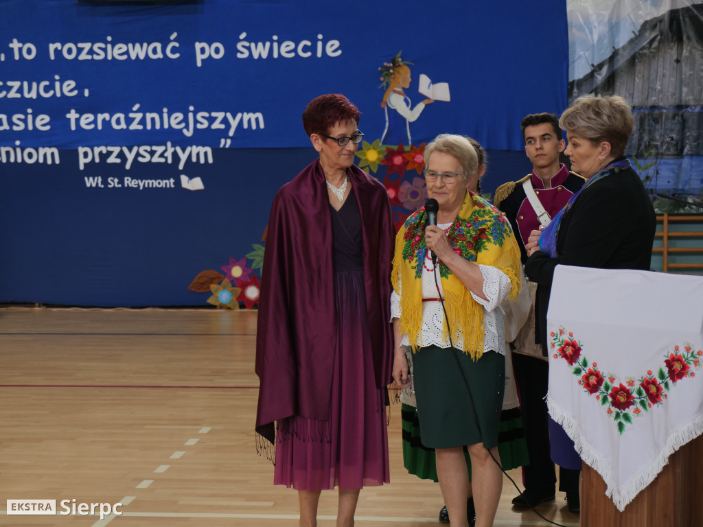Nadanie sztandaru ZSS w Zawidzu Kościelnym