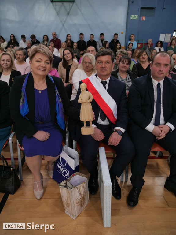 Nadanie sztandaru ZSS w Zawidzu Kościelnym
