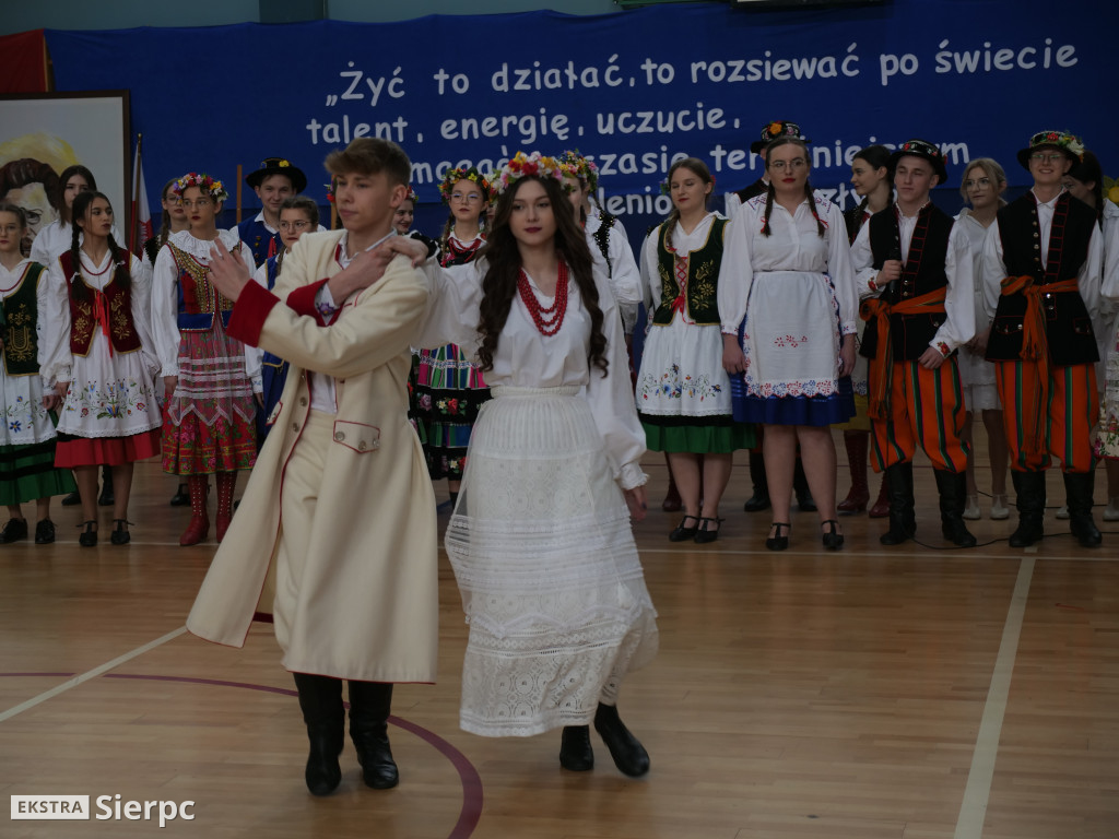 Nadanie sztandaru ZSS w Zawidzu Kościelnym