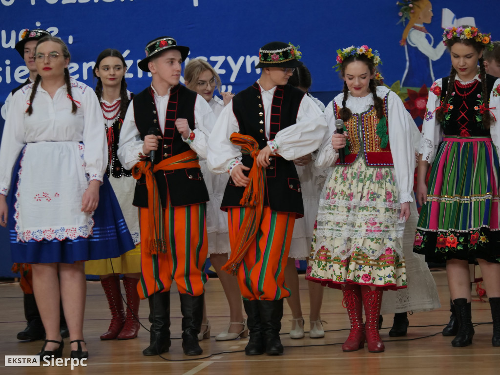 Nadanie sztandaru ZSS w Zawidzu Kościelnym