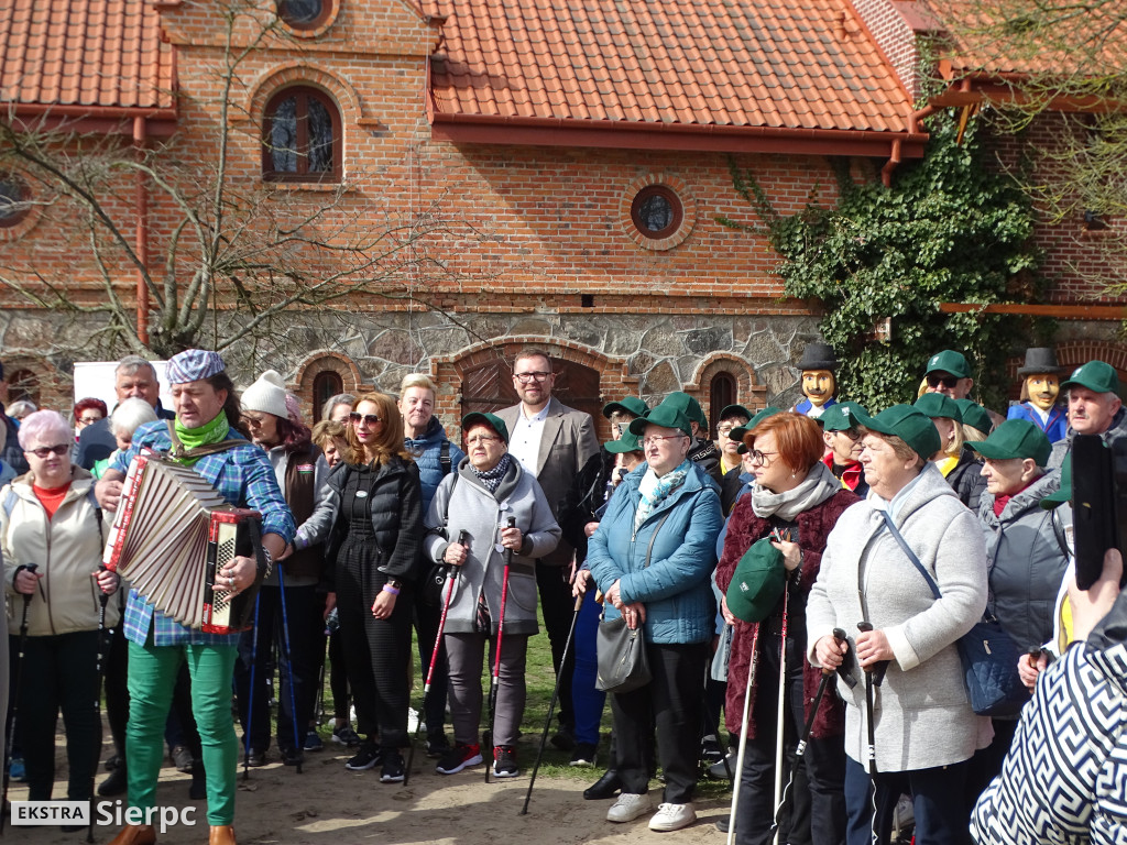 Wiosenny Marsz Nordic Walking po skansenie