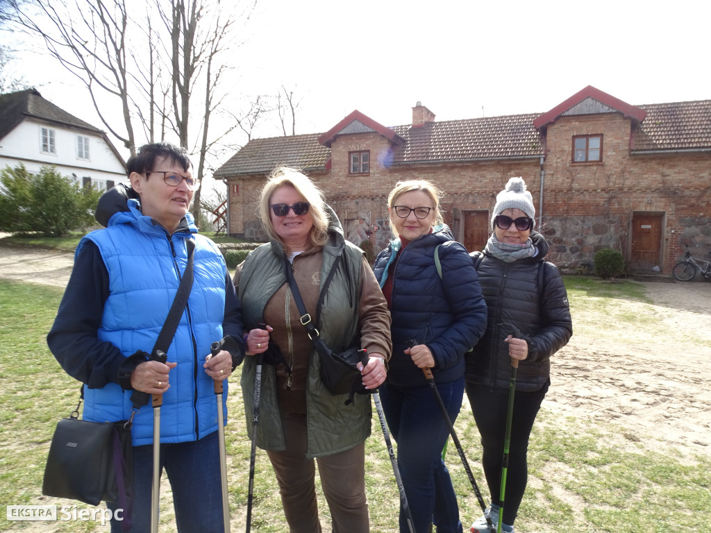 Wiosenny Marsz Nordic Walking po skansenie