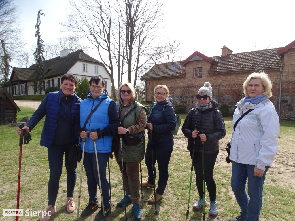 Wiosenny Marsz Nordic Walking po skansenie