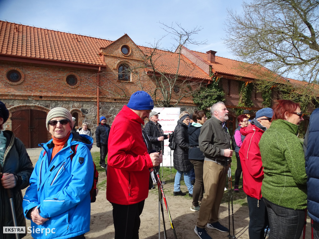 Wiosenny Marsz Nordic Walking po skansenie