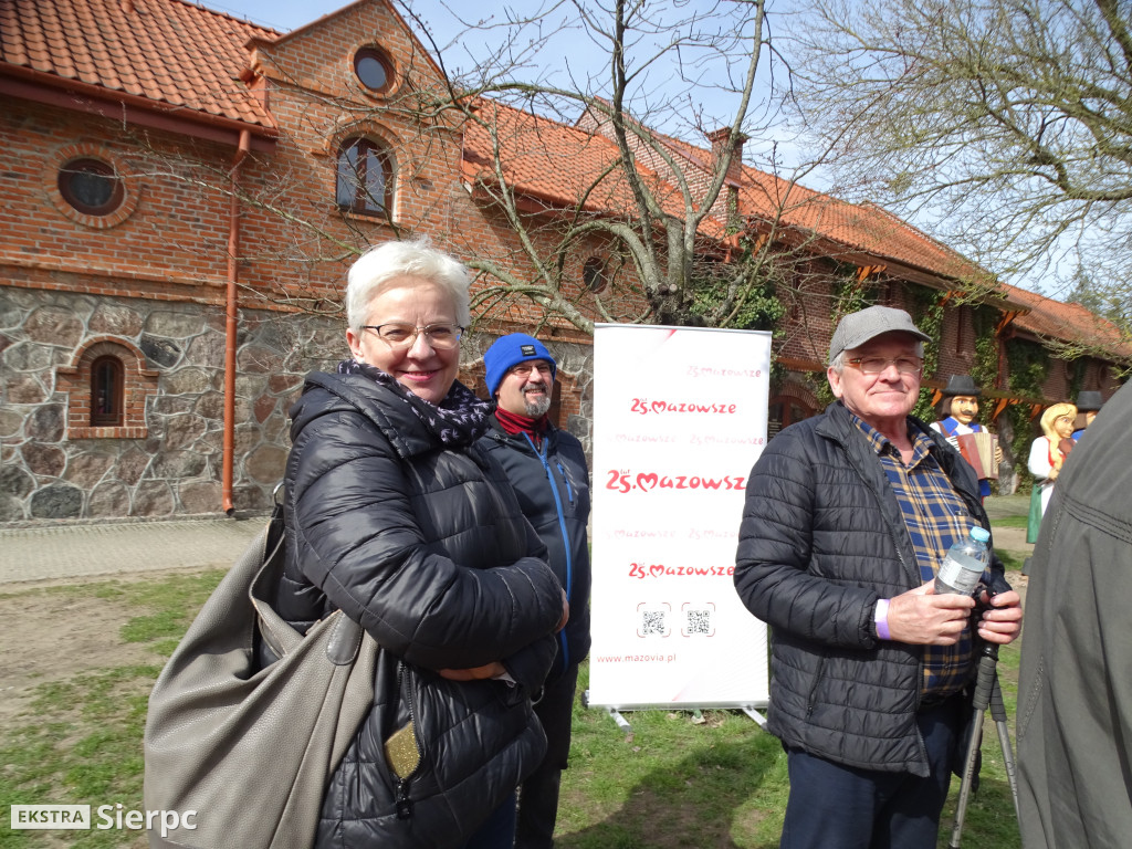 Wiosenny Marsz Nordic Walking po skansenie