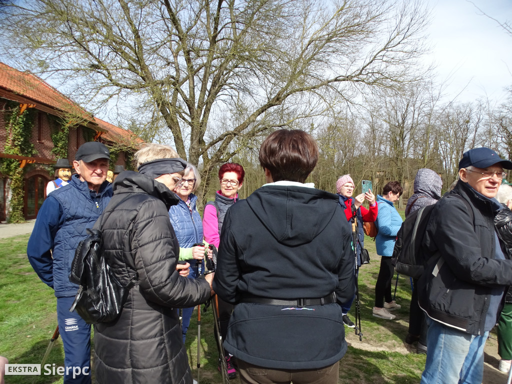 Wiosenny Marsz Nordic Walking po skansenie