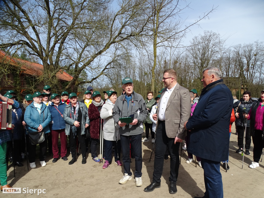 Wiosenny Marsz Nordic Walking po skansenie