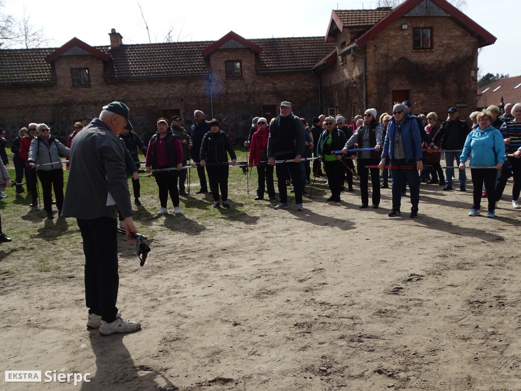 Wiosenny Marsz Nordic Walking po skansenie