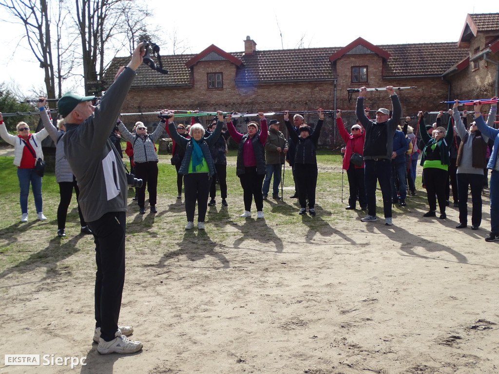 Wiosenny Marsz Nordic Walking po skansenie