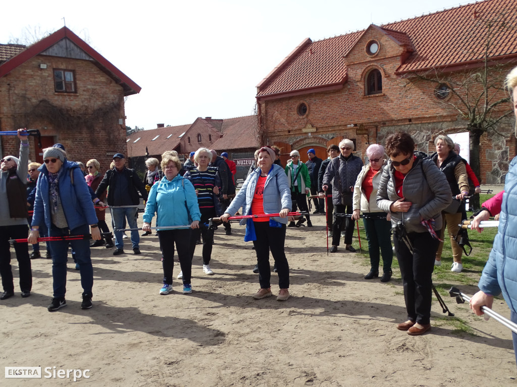 Wiosenny Marsz Nordic Walking po skansenie