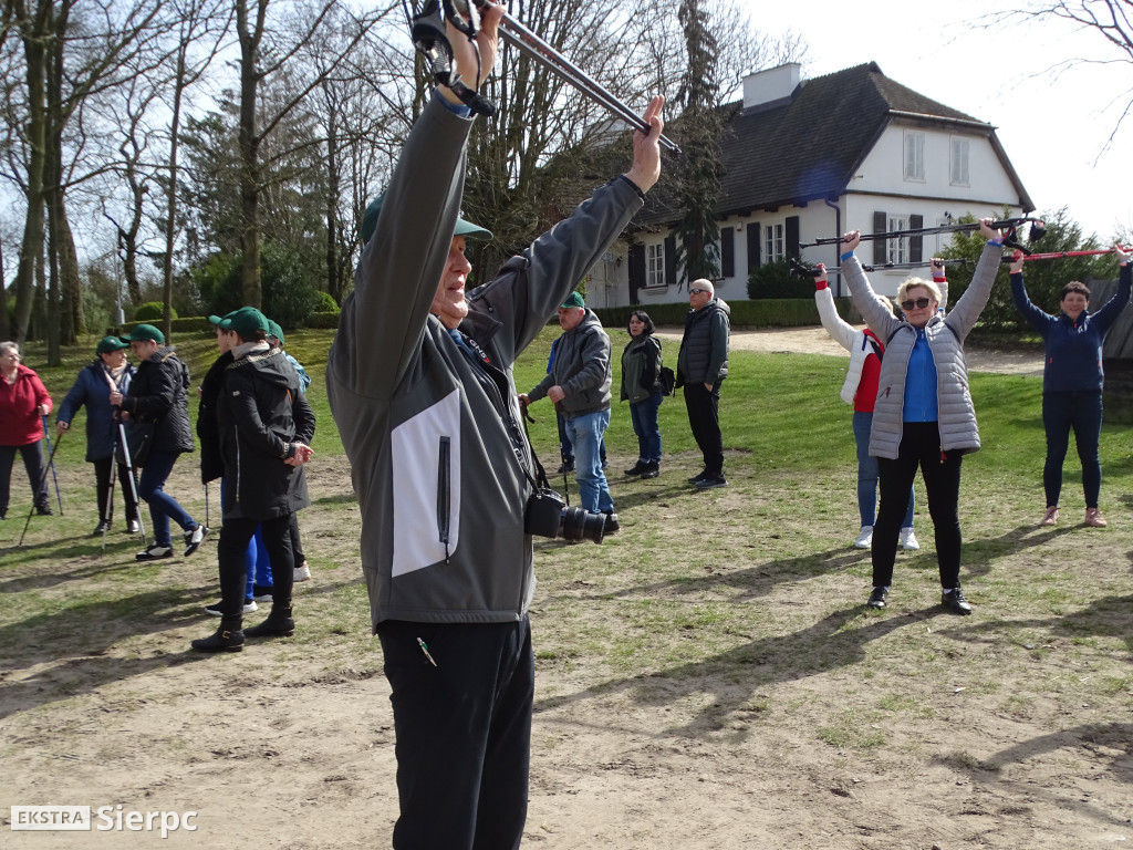 Wiosenny Marsz Nordic Walking po skansenie