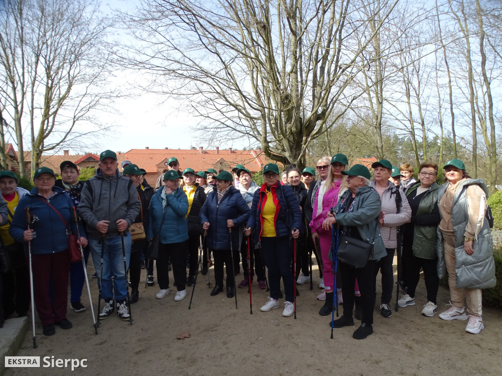 Wiosenny Marsz Nordic Walking po skansenie