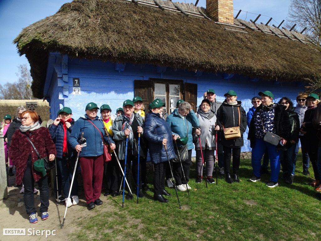 Wiosenny Marsz Nordic Walking po skansenie