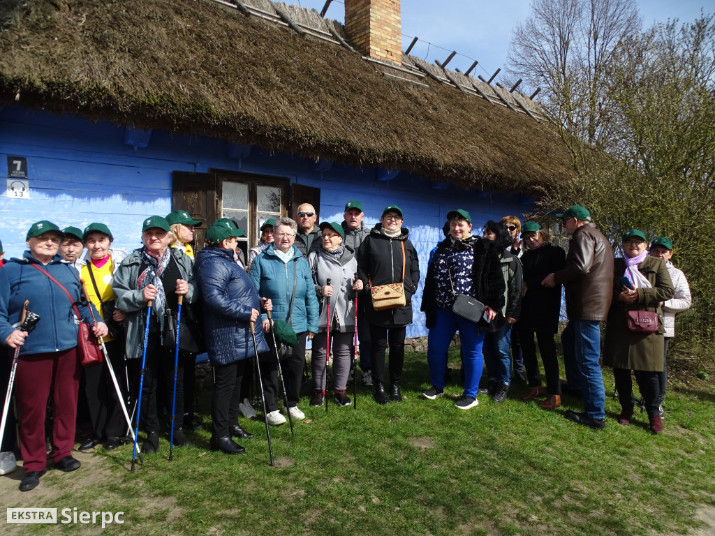 Wiosenny Marsz Nordic Walking po skansenie