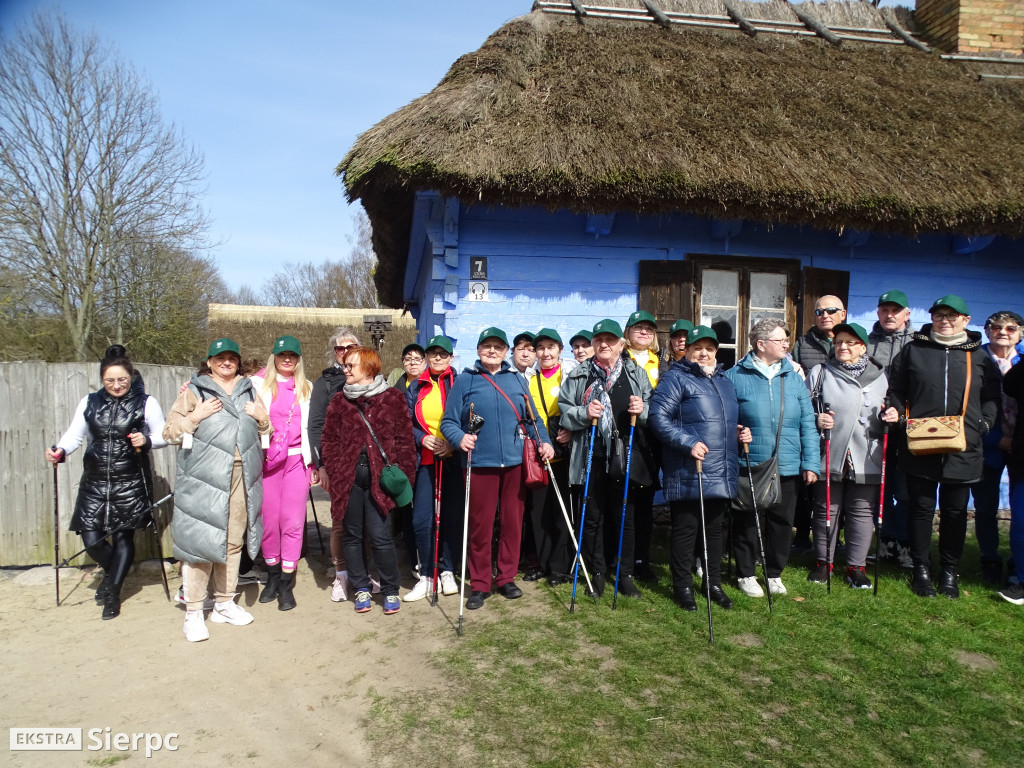 Wiosenny Marsz Nordic Walking po skansenie