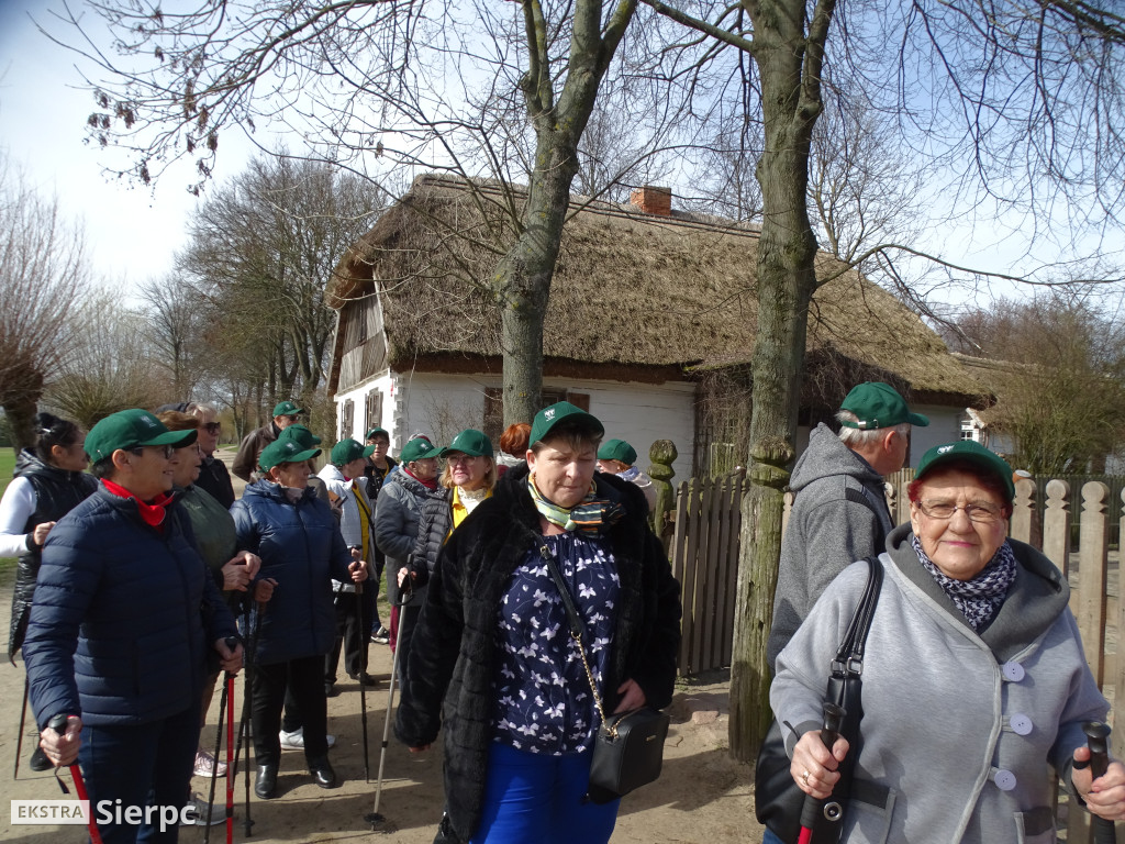 Wiosenny Marsz Nordic Walking po skansenie