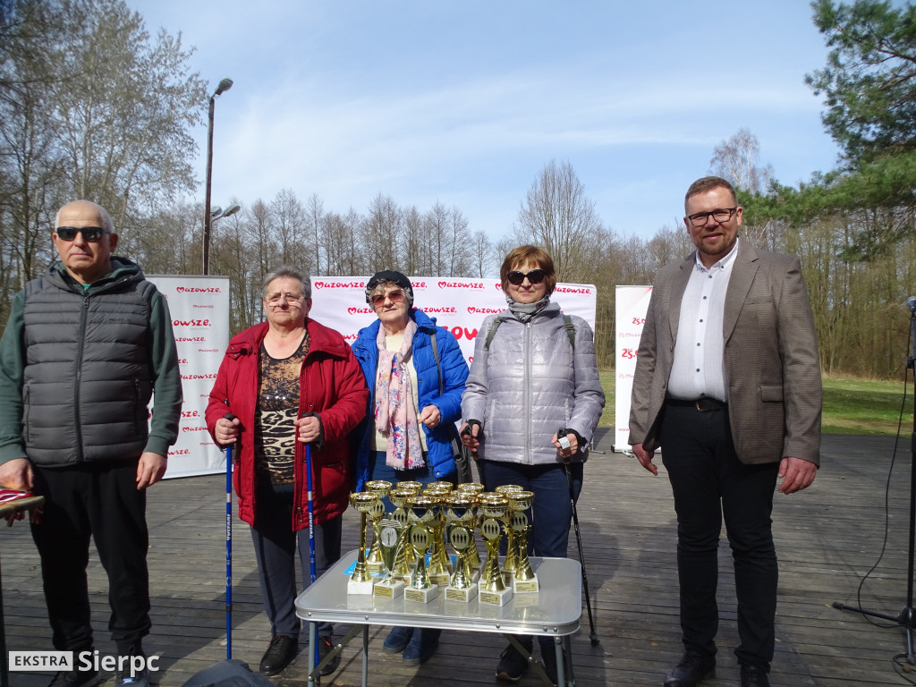 Wiosenny Marsz Nordic Walking po skansenie