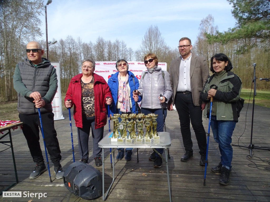 Wiosenny Marsz Nordic Walking po skansenie