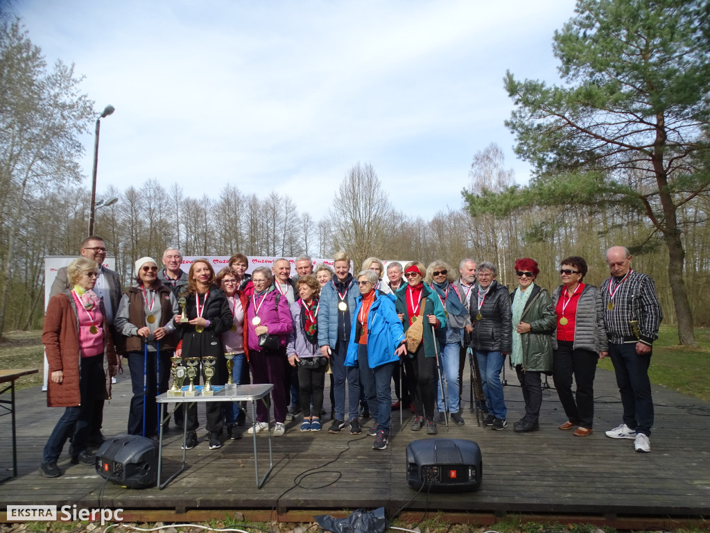 Wiosenny Marsz Nordic Walking po skansenie