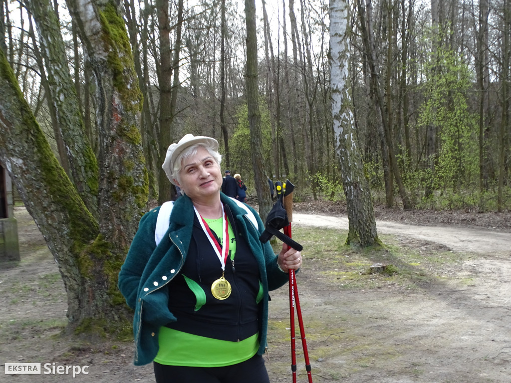 Wiosenny Marsz Nordic Walking po skansenie